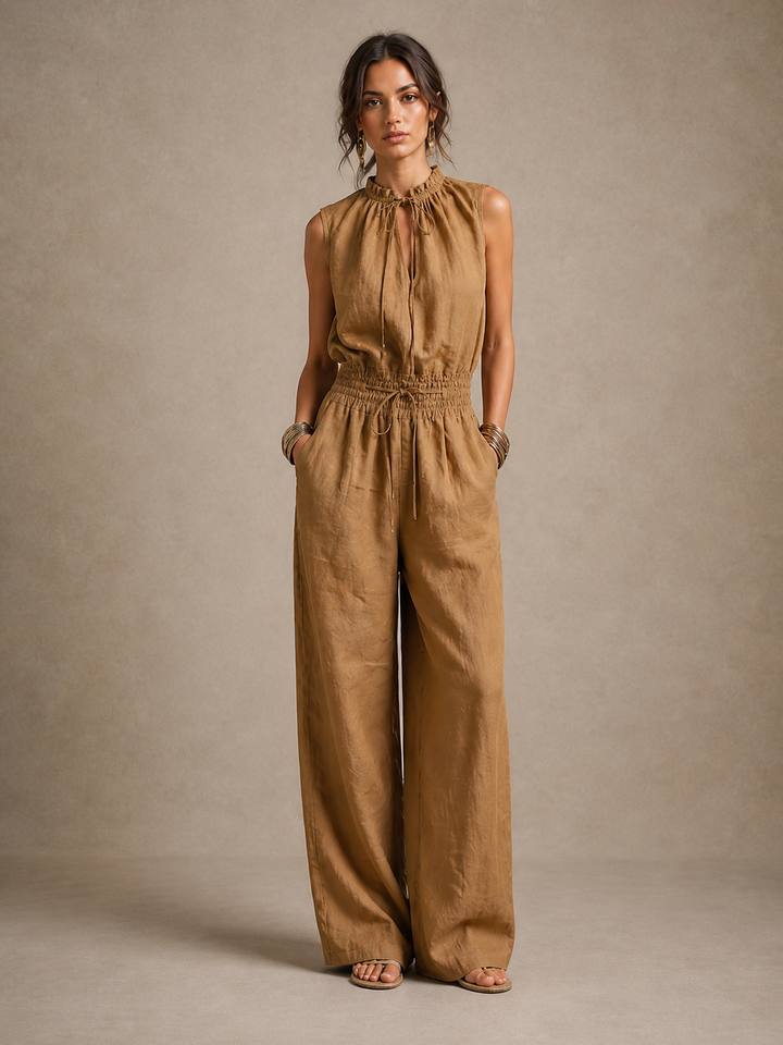 Virginie | Combinaison camel à encolure dégagée, nouée, avec jambes larges