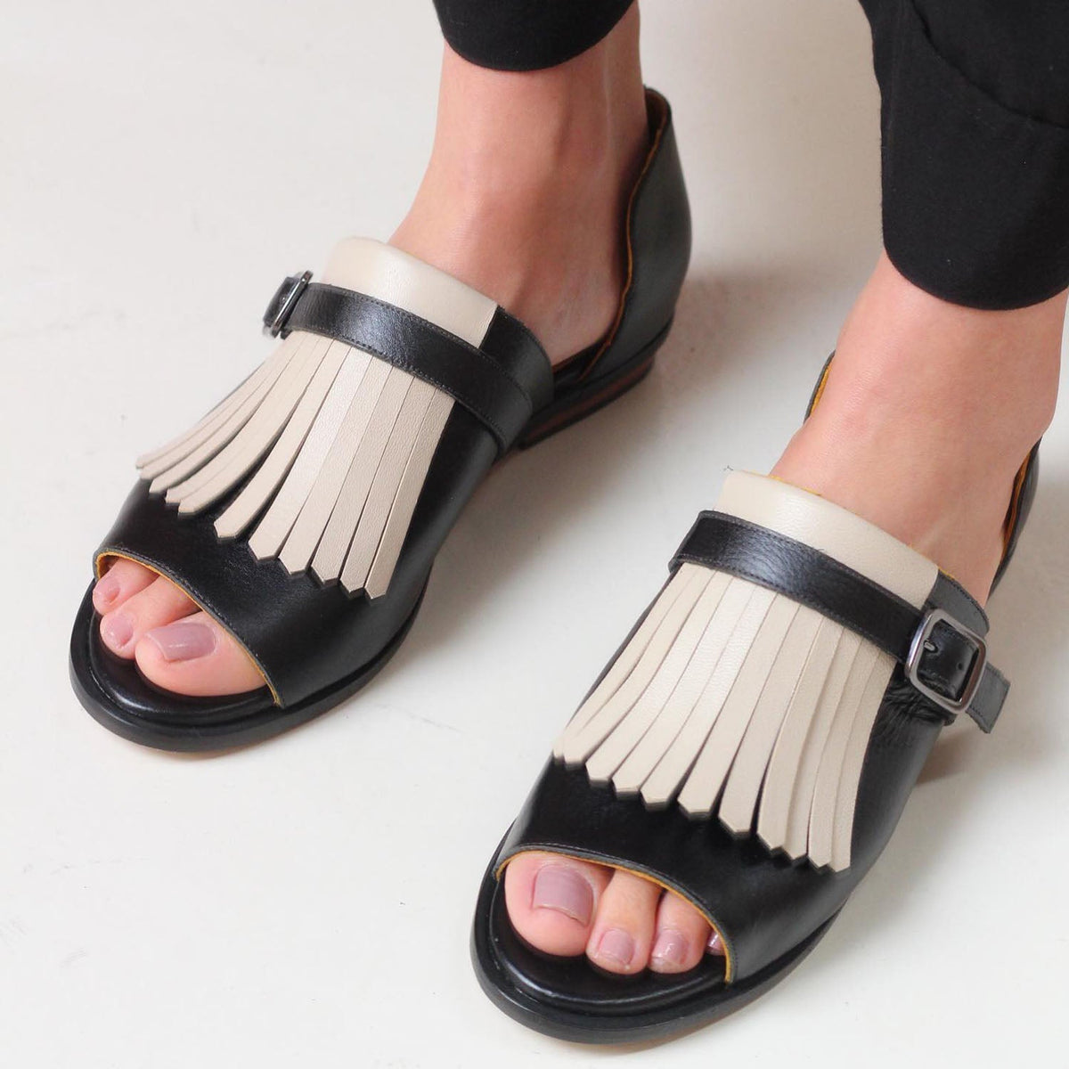 Britta™ - Sandales à enfiler avec franges