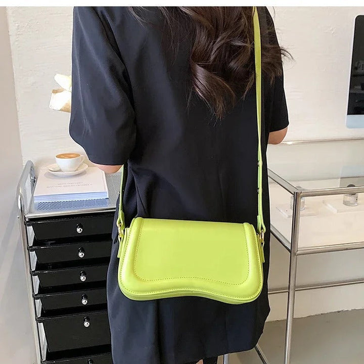 Sac à main en cuir vegan Cadence Wavy Flap